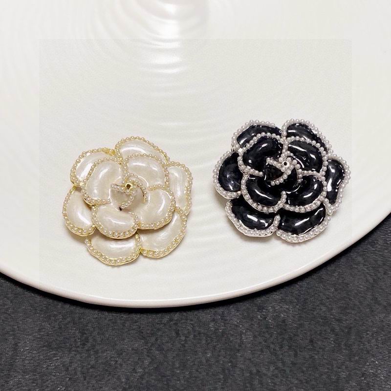 Chanel Brooch 05yxs56